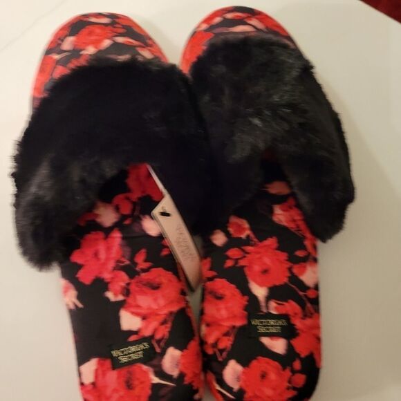 BRAND NEW VICTORIA SECRET FAUX FUR SLIPPED - Picture 2 of 16